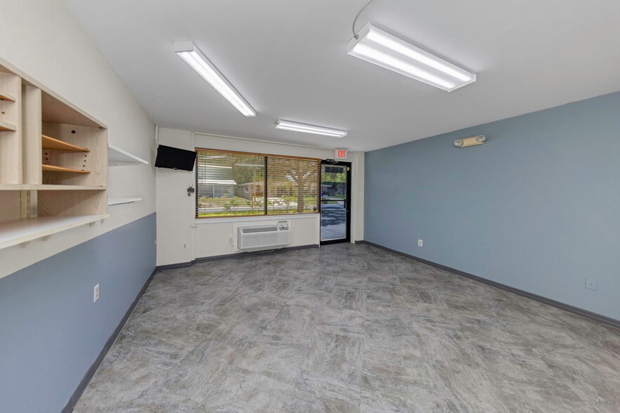 More Photos Of 565 Frederica Ln, Dunedin Warehouse For Lease