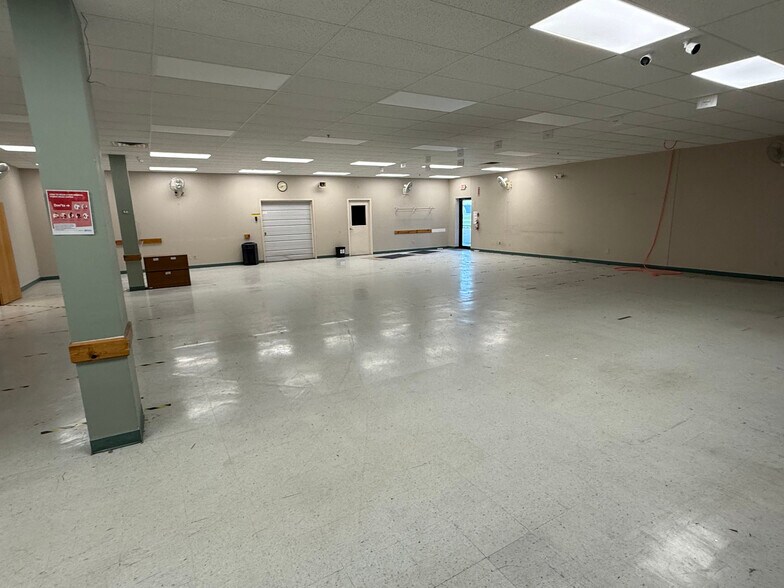 More Photos Of 1995 G Ave, Red Oak Industrial For Lease