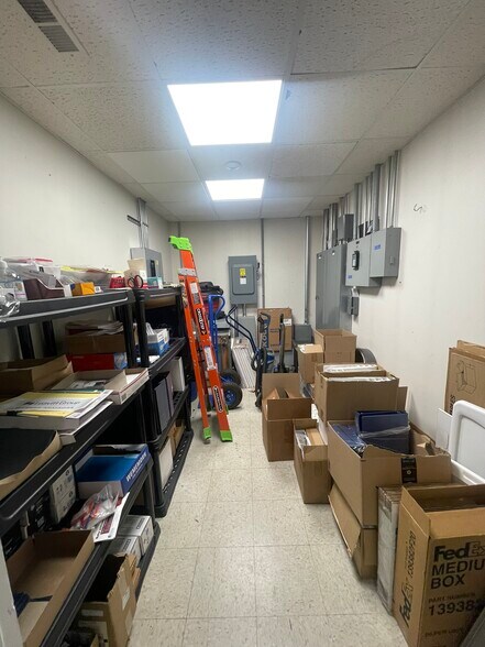 More Photos Of 3107 Beale Ave, Altoona Office For Sale
