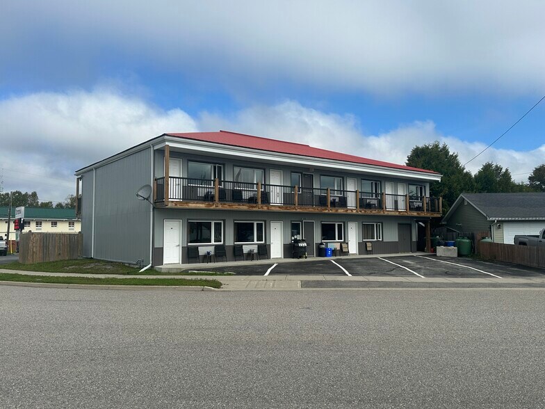 More Photos Of 171 Mission Rd, Wawa Hotel For Sale