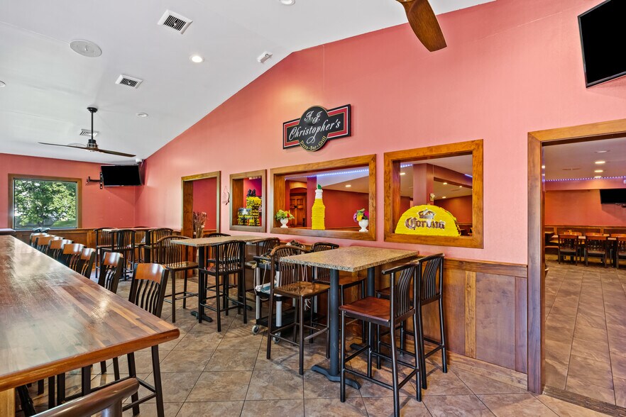 More Photos Of 5626 W Lincoln Hwy, Parkesburg Restaurant For Sale