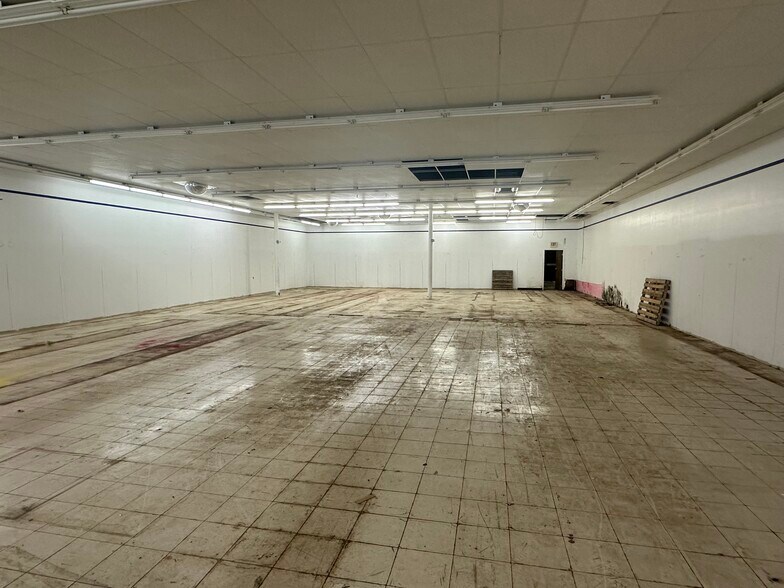 More Photos Of 4407 Military Rd, Niagara Falls Storefront Retail Office For Lease