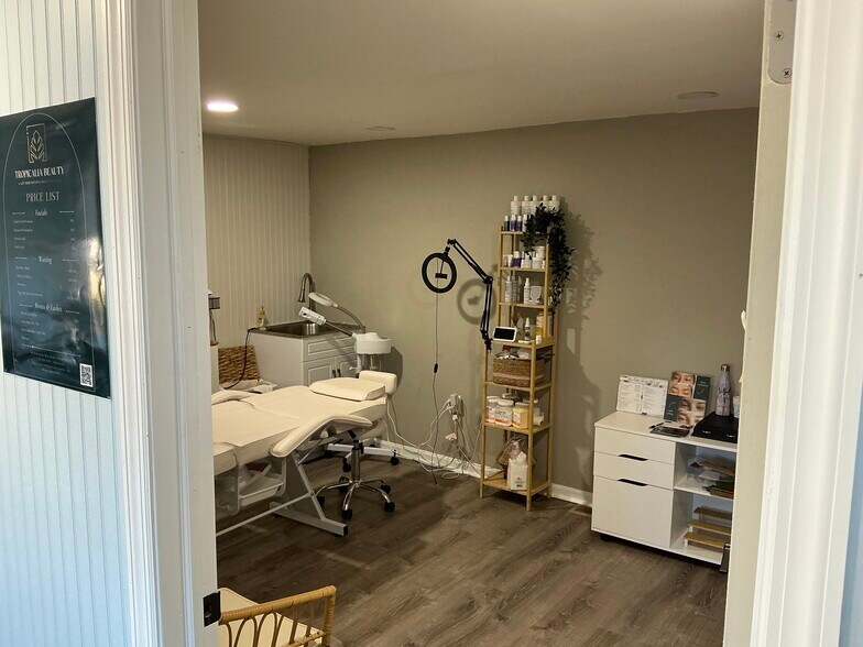 More Photos Of 50 N Northern Way, York Storefront Retail Office For Lease
