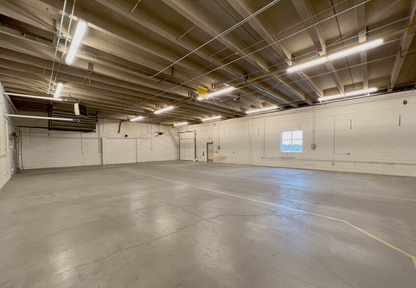 More Photos Of 7615 Warehouse Ave, Winfield Manufacturing For Lease
