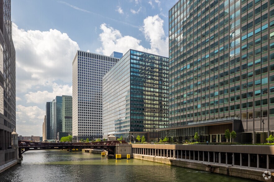 More Photos Of 120 S Riverside Plz, Chicago Business Park For Lease