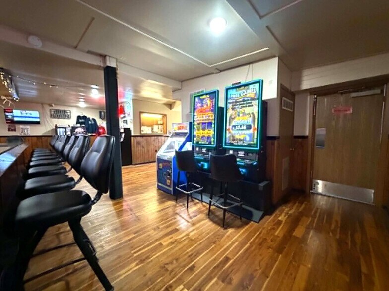More Photos Of 48 S 5th St, Barron Sports And Entertainment For Sale