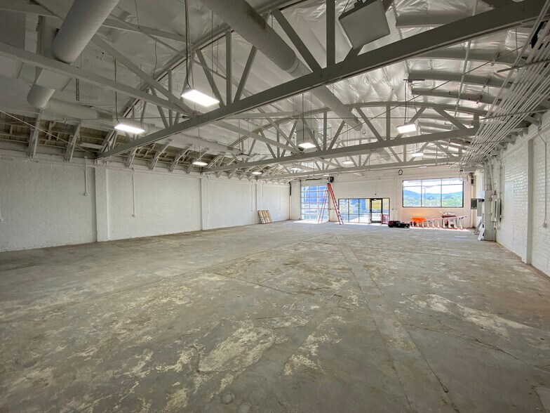 More Photos Of 633 S San Fernando Blvd, Burbank Flex For Sale