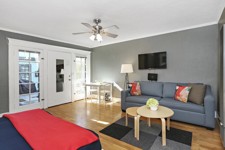 More Photos Of 1520 Andalusia Ave, Venice Apartments For Sale