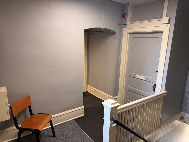 More Photos Of 104 Church St, Burlington Freestanding For Lease