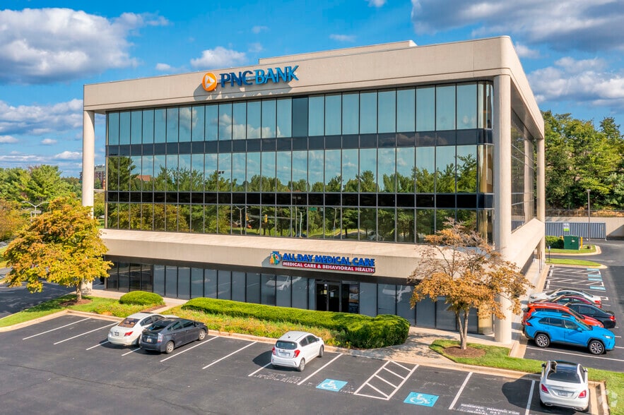 More Photos Of 702 Russell Ave, Gaithersburg Medical For Lease