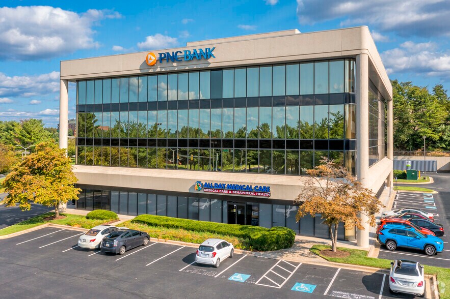 More Photos Of 702 Russell Ave, Gaithersburg Medical For Lease