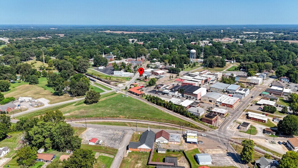 More Photos Of 512 Stonewall St N, McKenzie Office For Sale