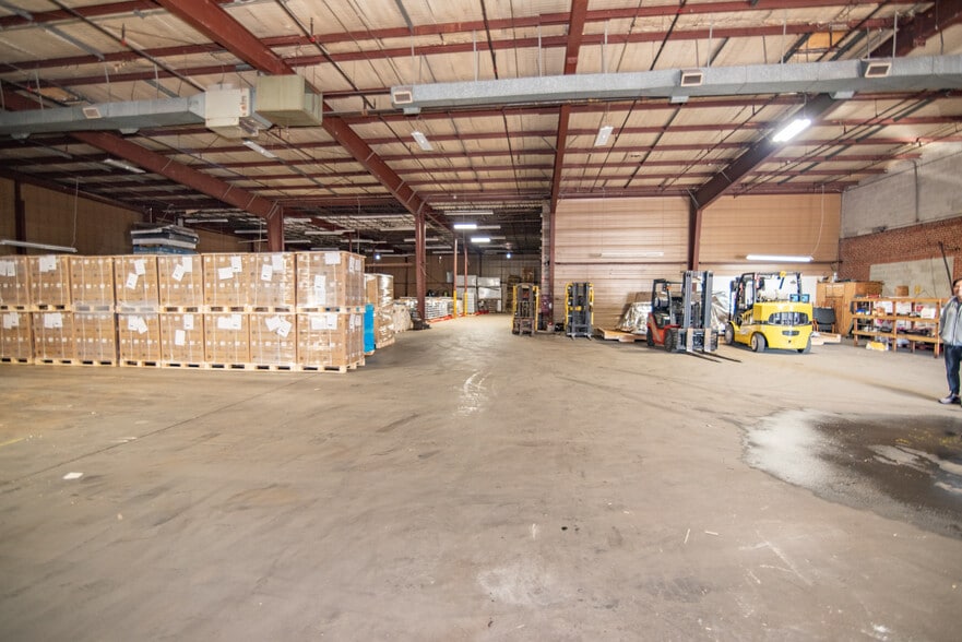 More Photos Of 4128 Hayward Ave, Baltimore Warehouse For Sale
