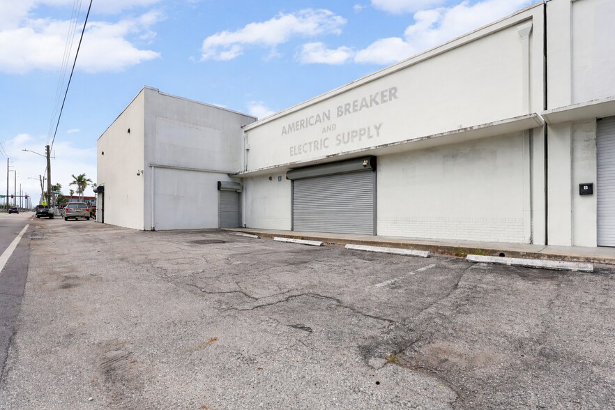 Primary Photo Of 1800 N Dixie Hwy, Hollywood Showroom For Sale