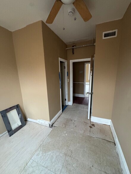 More Photos Of 2449 Shirley Ave, Baltimore Flex For Sale