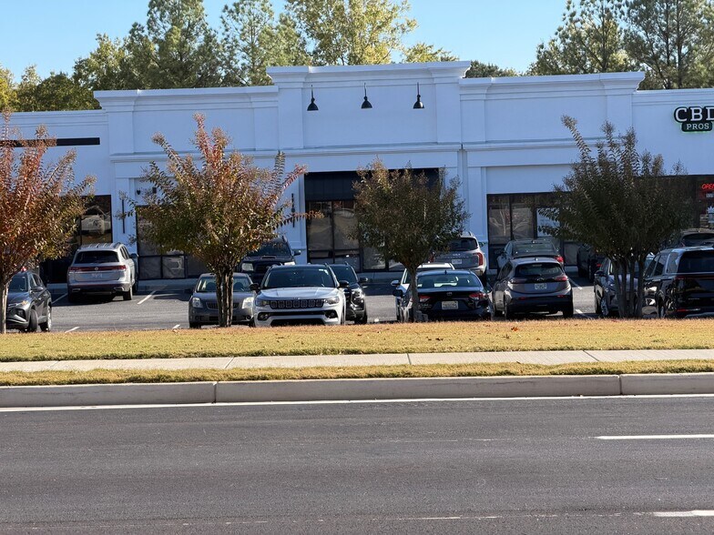 More Photos Of 5770 Peachtree Industrial Blvd, Norcross General Retail For Lease