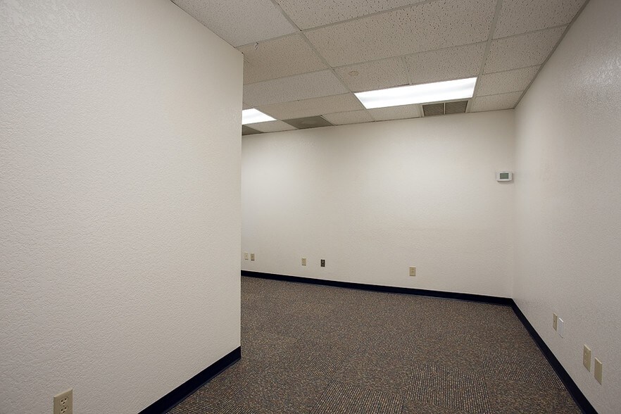 More Photos Of 3118 E McDowell Rd, Phoenix Office For Lease