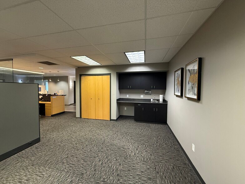 More Photos Of 2720 1st Ave NE, Cedar Rapids Office For Lease