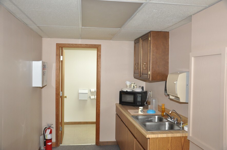 More Photos Of 10 Renaissance Way, Sanford Warehouse For Lease