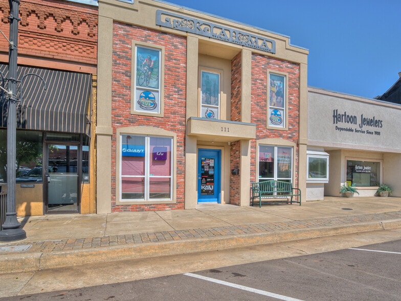 More Photos Of 111 N Broadway St, Tecumseh Office For Sale