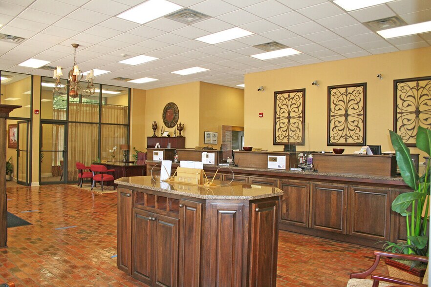 More Photos Of 226 E Central Ave, Petal Office For Sale
