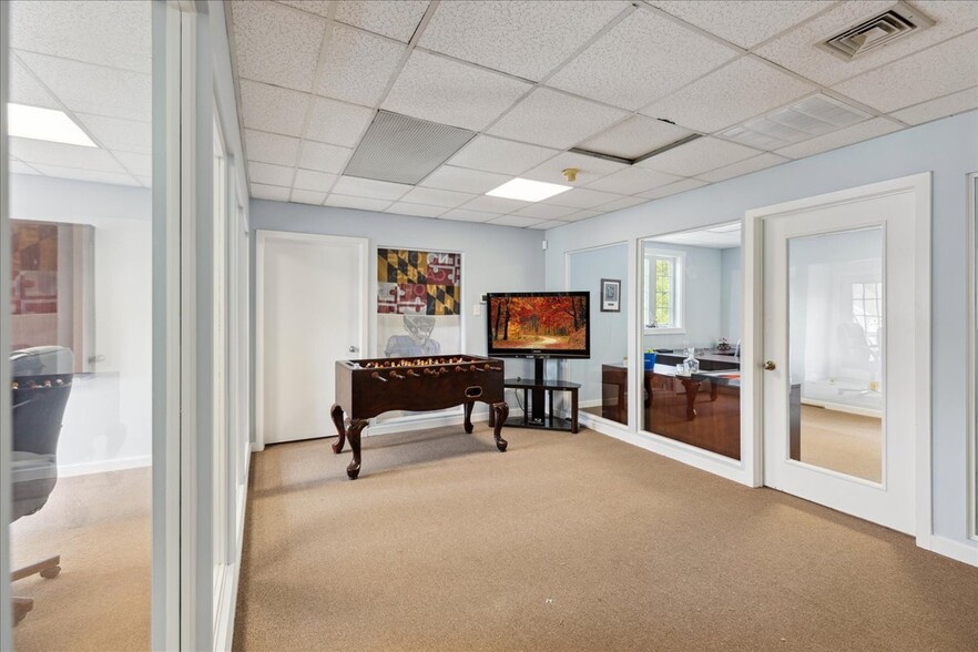 More Photos Of 10 Mystic Ln, Malvern Loft Creative Space For Sale