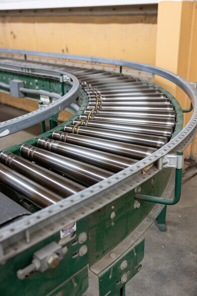 More Photos Of 246 E 4th St, Ashland Light Distribution For Lease