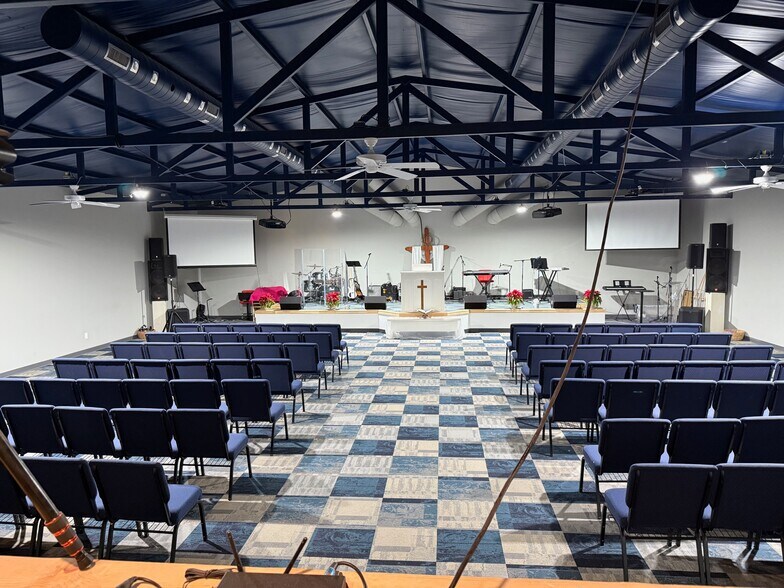 More Photos Of 8017 S Santa Fe Ave, Oklahoma City Religious Facility For Sale