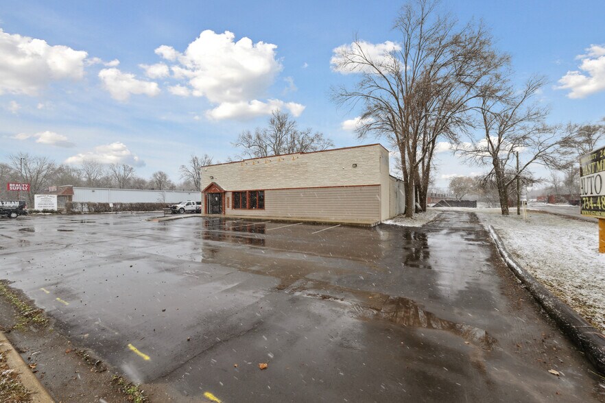 More Photos Of 2502 E Michigan Ave, Ypsilanti Freestanding For Lease