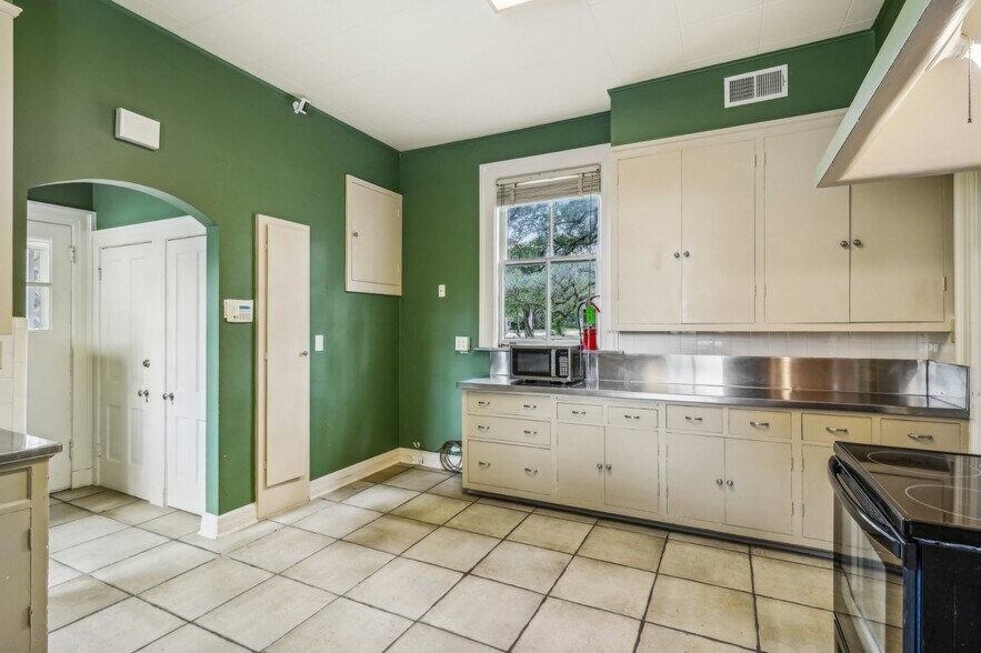 More Photos Of 7735 Mocking Bird Ln, San Antonio Lodge Meeting Hall For Sale