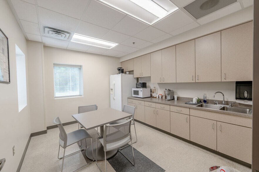 More Photos Of 149 Piper Ln, Georgetown Industrial For Sale