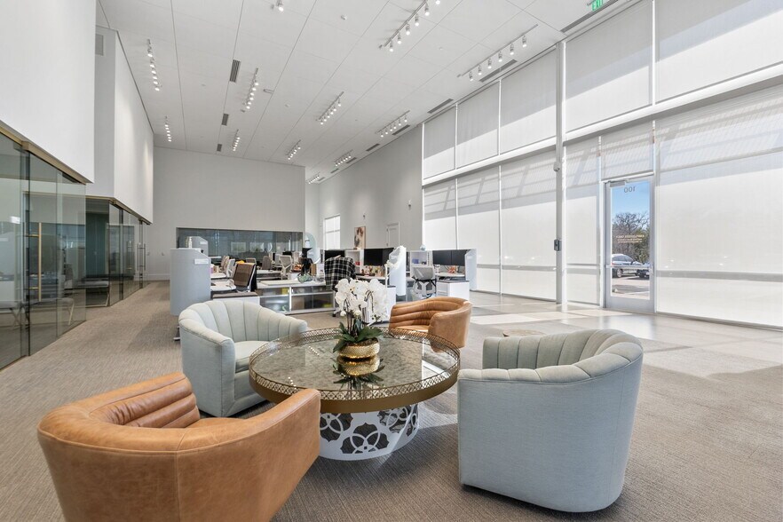 More Photos Of 6231 E Stassney Ln, Austin Warehouse For Lease