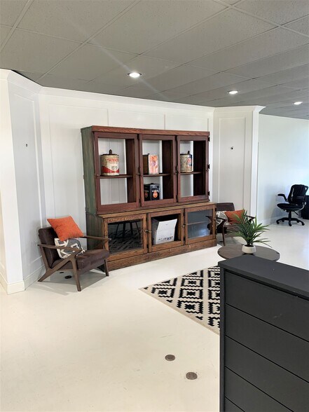 More Photos Of 616 S College Mall Rd, Bloomington Medical For Sale