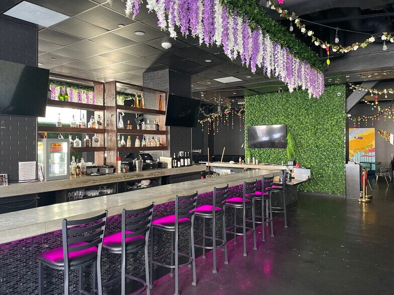 More Photos Of 300 Pacific Coast Hwy, Huntington Beach Office For Lease