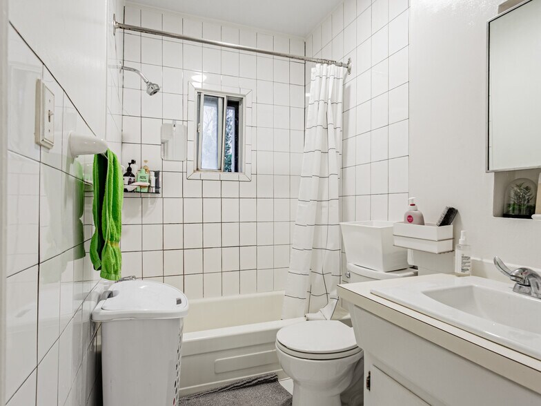 More Photos Of 24 Webster Av, Toronto Apartments For Sale