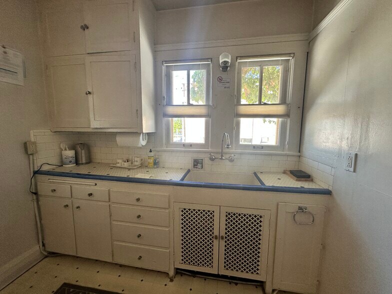 More Photos Of 527 S Arlington Ave, Reno Office Residential For Lease