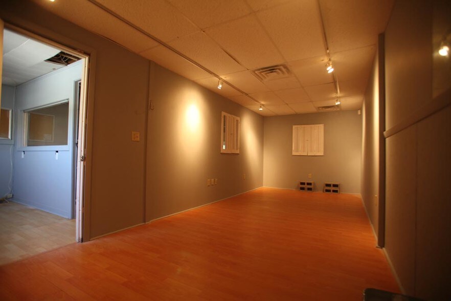 More Photos Of 67 Village St, Medway Manufacturing For Lease