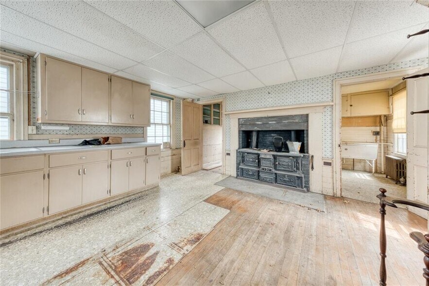 More Photos Of 2 Elm St, Westerly Office For Sale
