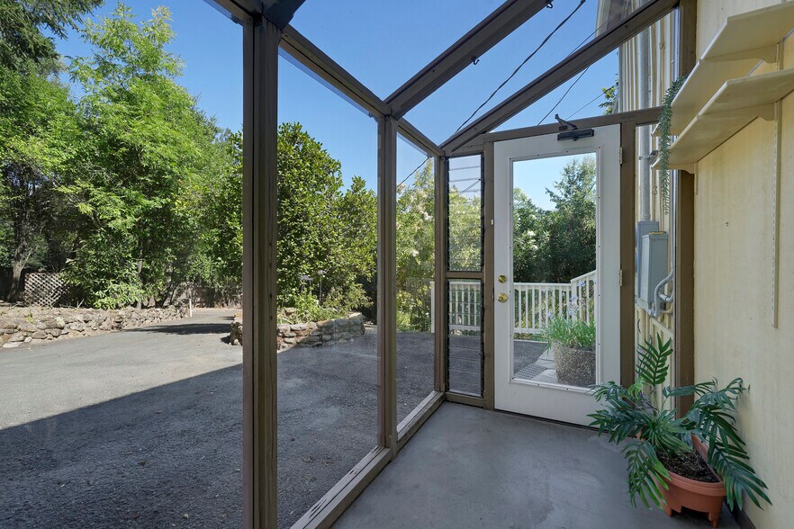 More Photos Of 1423-1425 Foothill, Calistoga Apartments For Sale