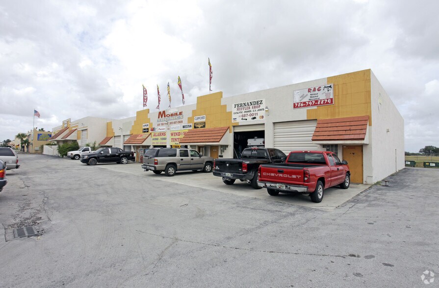 More Photos Of 3821-3825 NW 135th St, Opa-locka Service For Lease