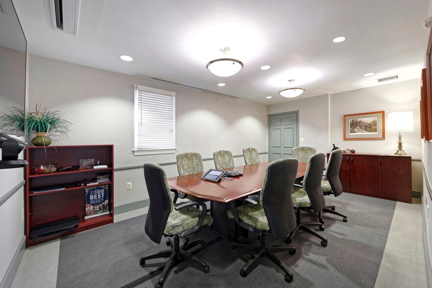 More Photos Of 6 S Pendleton St, Middleburg Office For Sale