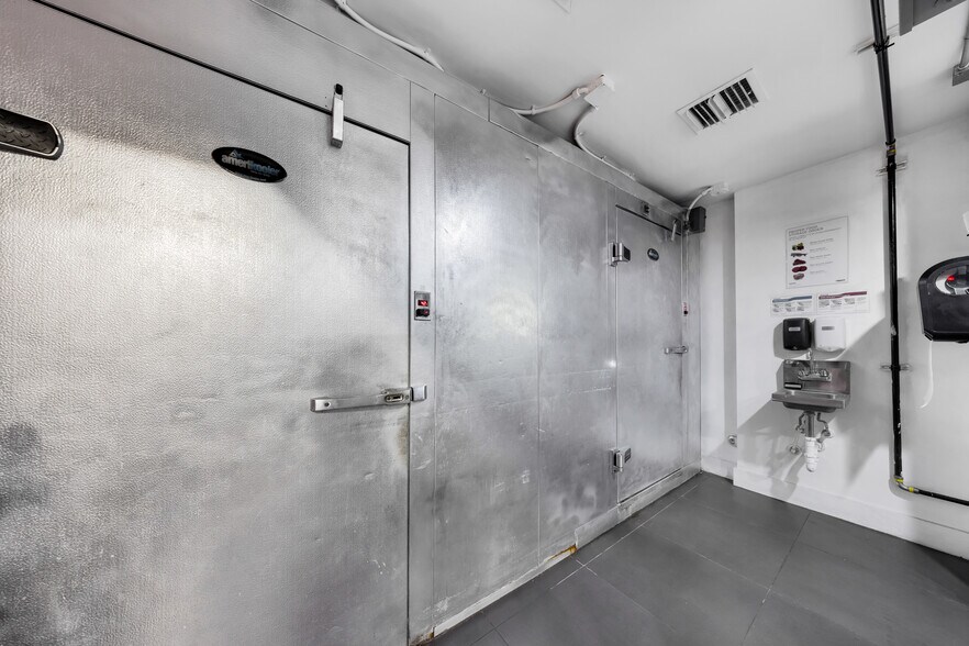 More Photos Of 1360 NW 88th Ave, Doral Bar For Sale