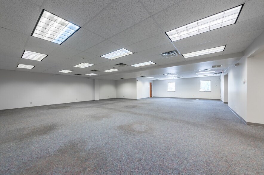 More Photos Of 11 Chenoweth Dr, Bridgeport Office For Lease