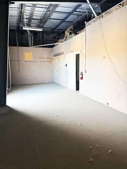 More Photos Of 77980 Wildcat Dr, Palm Desert Warehouse For Lease