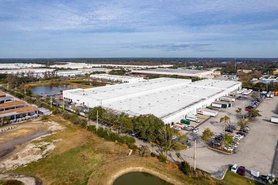 More Photos Of 3905 Center Loop, Orlando Unknown For Lease