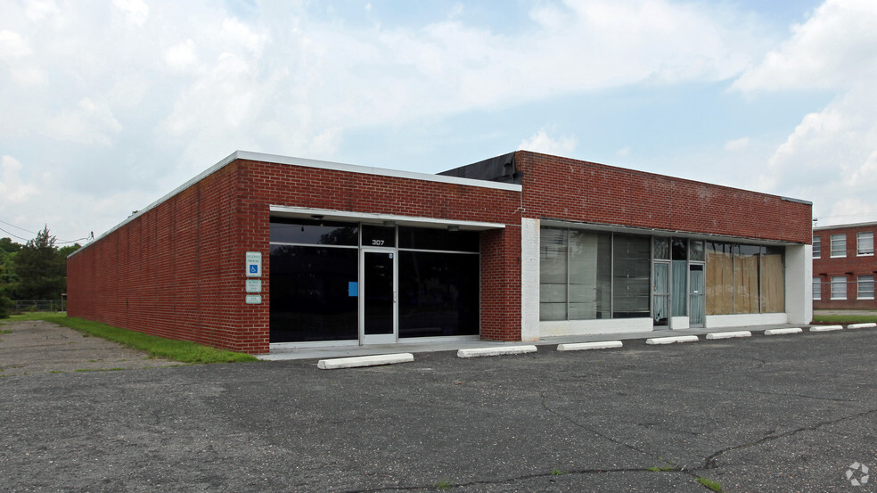 Primary Photo Of 305 S Center St, Goldsboro Supermarket For Lease