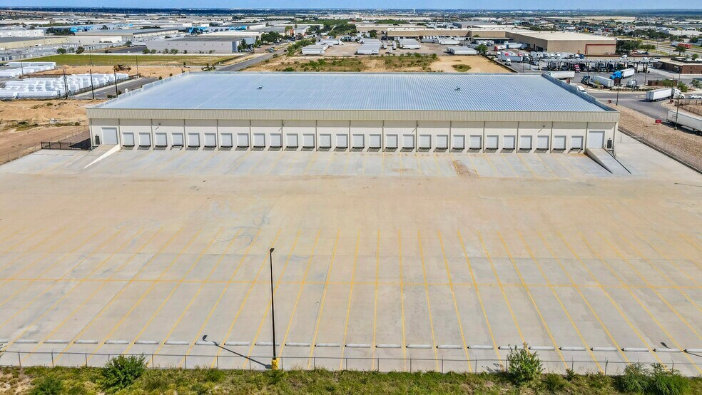 More Photos Of 172 Interamerica Blvd, Laredo Warehouse For Lease
