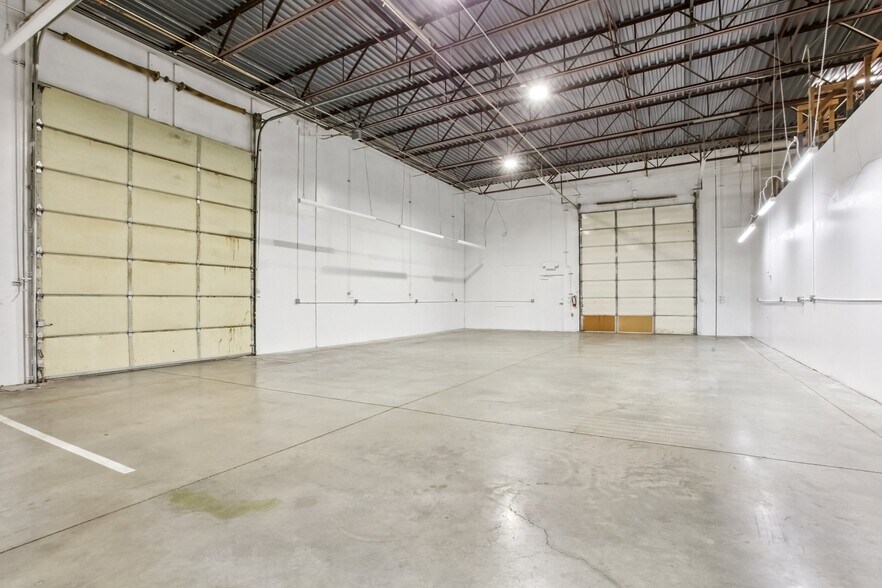 More Photos Of 405 S Pierce Ave, Louisville Warehouse For Lease