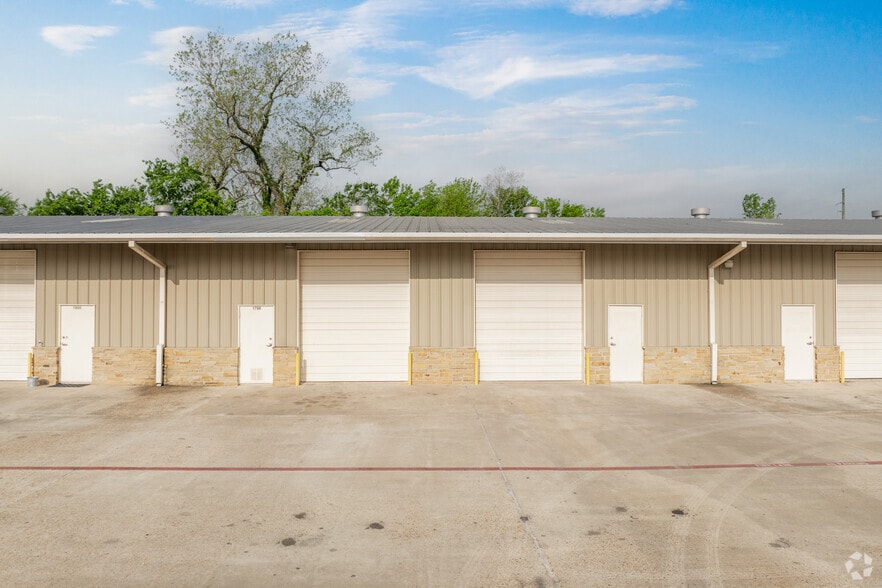 More Photos Of 1646 Blaisdale Rd, Richmond Warehouse For Lease