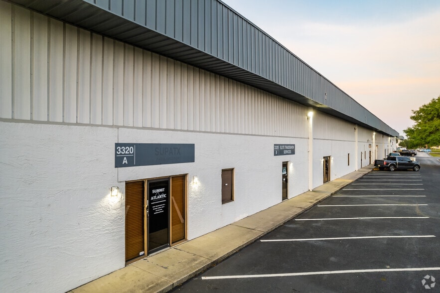 More Photos Of 3320 Vineland Rd, Orlando Unknown For Lease